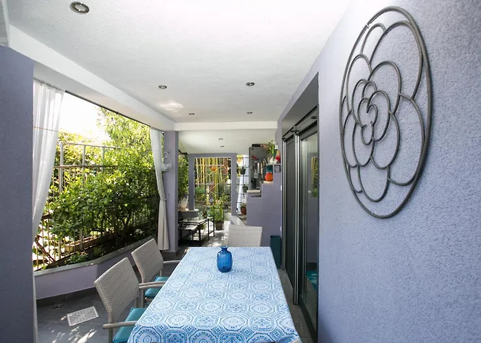 Stylish Pepa With Free Parking - Apartament *