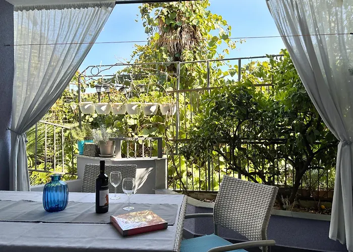 Stylish Pepa With Free Parking - Apartament *